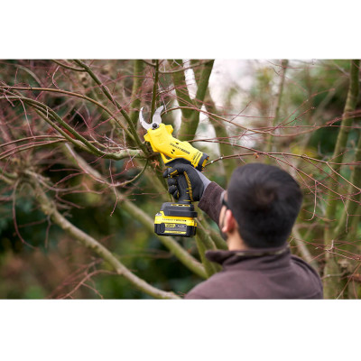 Ножиці садові - секатор акумуляторний STANLEY FATMAX SFMCPP32B